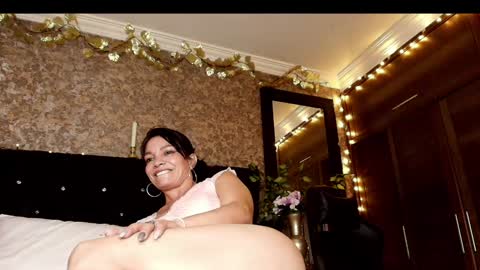 Snapshot of emma_xue chatting on 12.23.24 Emma online show from 12.23.24