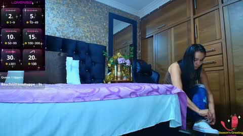 Snapshot of emma_xue chatting on 02.05.25 Emma online show from 02.05.25