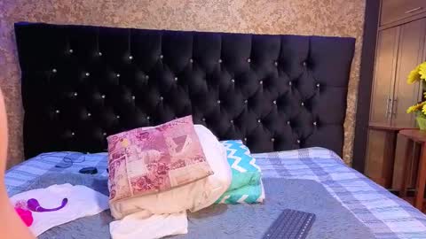 Snapshot of emma_xue chatting on 09.22.25 Emma online show from 09.22.25