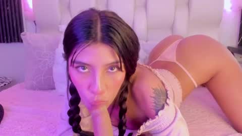emmaa00_ online show from 04.29.26
