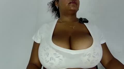 Snapshot of emmaa_5 chatting on 11.12.25 emma 5 online show from 11.12.25