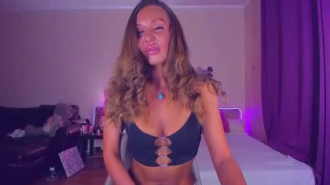 Snapshot of emmaabramson chatting on 11.22.25 Emma online show from 11.22.25