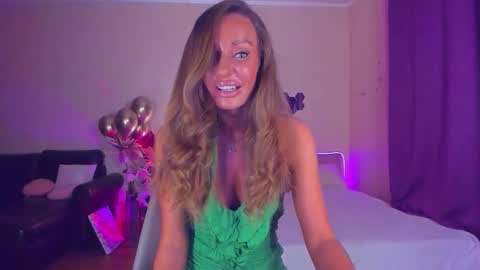 Snapshot of emmaabramson chatting on 12.05.25 Emma online show from 12.05.25