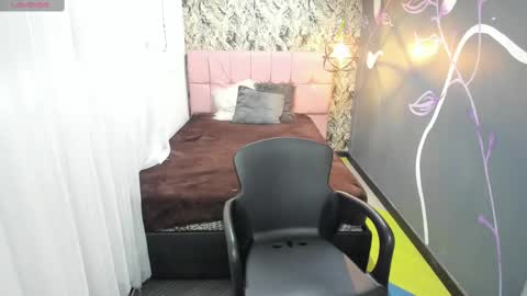 Emma Evans online show from 02.12.25