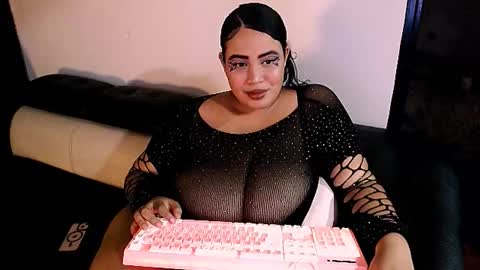 Snapshot of emmacamille2 chatting on 10.15.25 emmacamille2 online show from 10.15.25