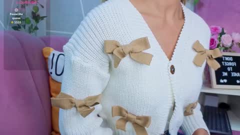 Snapshot of emmacortez chatting on 10.10.25 emma cortez online show from 10.10.25