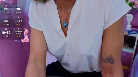 Snapshot of emmacortez chatting on 12.01.25 emma cortez online show from 12.01.25