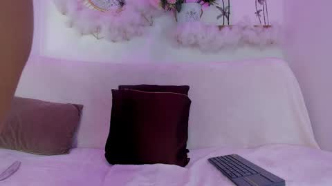 Snapshot of emmaduque chatting on 04.18.26 Emma Duque online show from 04.18.26