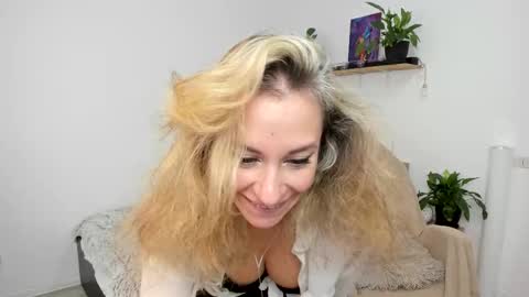 Snapshot of emmagracee chatting on 11.06.25 Emma online show from 11.06.25