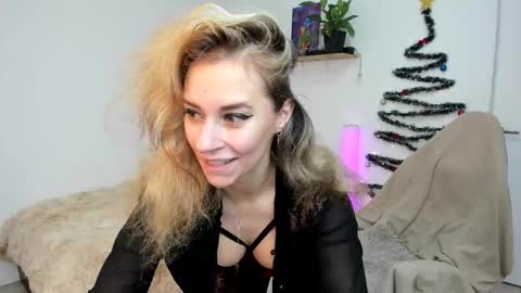 Snapshot of emmagracee chatting on 12.02.25 Emma online show from 12.02.25