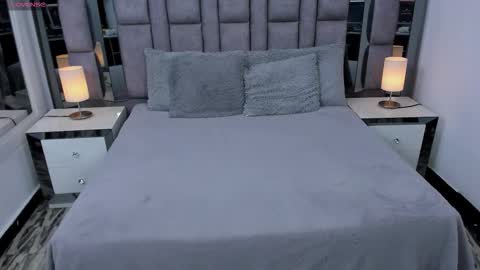 Snapshot of emmahill1 chatting on 11.27.25 EMMA HILL online show from 11.27.25