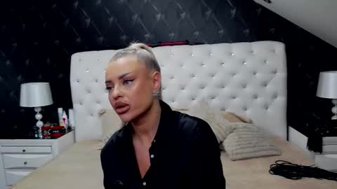 Snapshot of emmamavis chatting on 02.10.26 Emma Mavis online show from 02.10.26