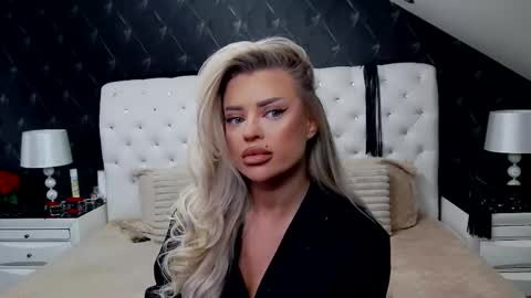 Snapshot of emmamavis chatting on 02.12.26 Emma Mavis online show from 02.12.26