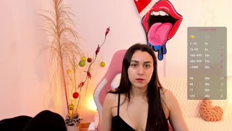 Snapshot of emmamyers_ chatting on 12.18.25 Emma online show from 12.18.25