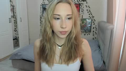 Snapshot of emmarayder chatting on 04.01.26 Emma online show from 04.01.26