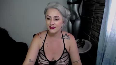 Snapshot of emmarizzoo chatting on 04.14.26 Emma online show from 04.14.26