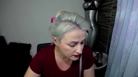 Snapshot of emmarizzoo chatting on 05.12.26 Emma online show from 05.12.26