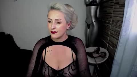 Snapshot of emmarizzoo chatting on 05.22.26 Emma online show from 05.22.26