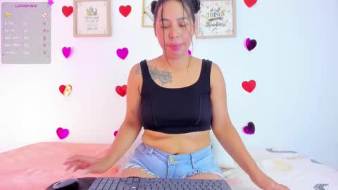 Snapshot of emmarogers_ chatting on 02.20.25 Emma Rogers online show from 02.20.25