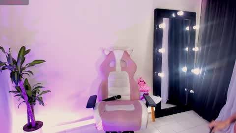 Emma Russell online show from 03.08.25