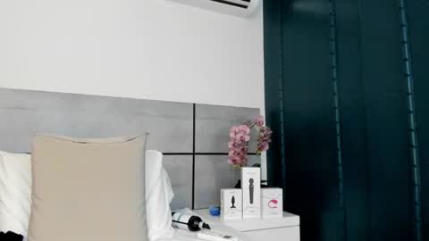  Emma  online show from 02.19.25