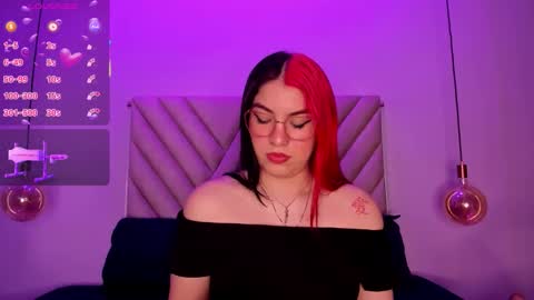 Snapshot of emmaswift1 chatting on 09.09.25 Emma online show from 09.09.25