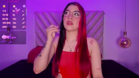 Snapshot of emmaswift1 chatting on 10.28.25 Emma online show from 10.28.25