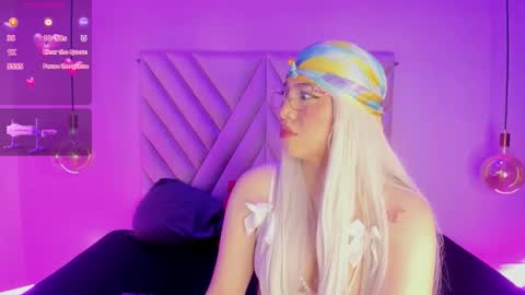 Snapshot of emmaswift1 chatting on 12.17.25 Emma online show from 12.17.25