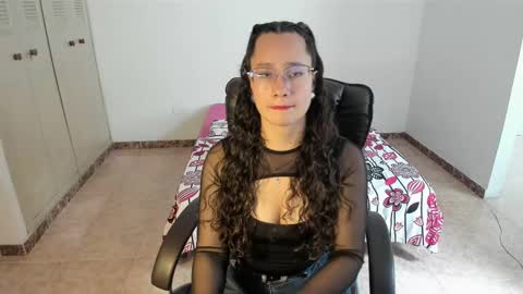 Emma Torres online show from 02.22.25