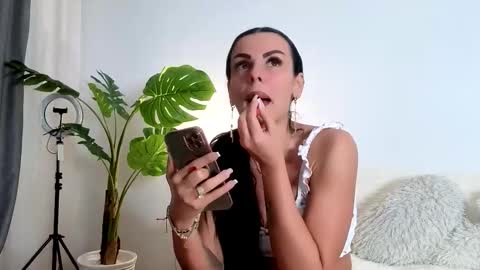 Snapshot of emmavayne chatting on 02.06.26 Emma online show from 02.06.26