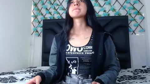 Snapshot of emmawillliams chatting on 12.21.25 Emma online show from 12.21.25