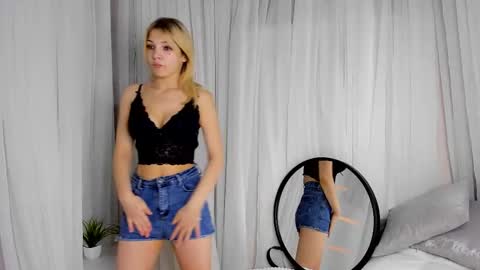 Snapshot of emmeralda_ chatting on 12.02.24 Sonya online show from 12.02.24