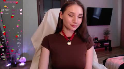 Snapshot of emmiclo chatting on 11.05.25 Emily online show from 11.05.25