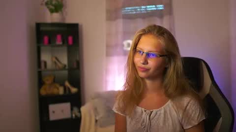 Snapshot of emmie_murray chatting on 09.26.25 Emmie online show from 09.26.25