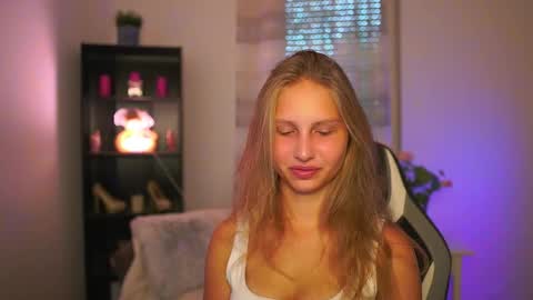 Snapshot of emmie_murray chatting on 10.09.25 Emmie online show from 10.09.25