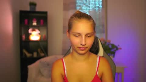 Snapshot of emmie_murray chatting on 10.11.25 Emmie online show from 10.11.25