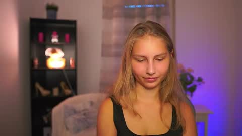 Snapshot of emmie_murray chatting on 10.18.25 Emmie online show from 10.18.25