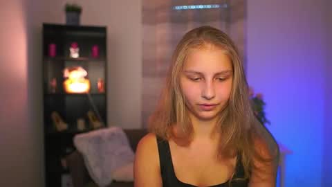 Snapshot of emmie_murray chatting on 10.25.25 Emmie online show from 10.25.25