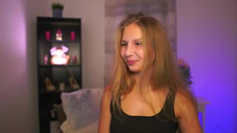 Snapshot of emmie_murray chatting on 11.20.25 Emmie online show from 11.20.25