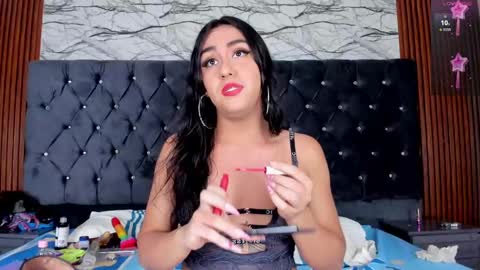 Snapshot of emmiily chatting on 12.17.24 Emely online show from 12.17.24