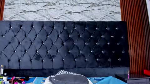 Snapshot of emmiily chatting on 12.17.24 Emely online show from 12.17.24