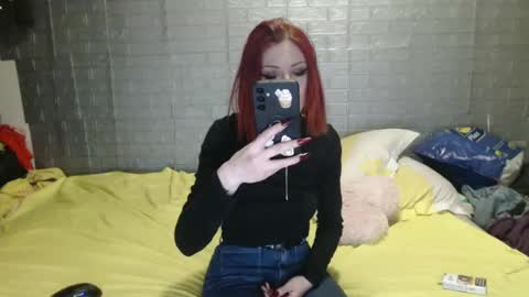 Snapshot of emmily000 chatting on 02.16.25 Emmily000 online show from 02.16.25