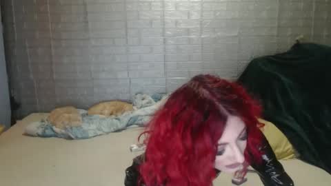 Snapshot of emmily000 chatting on 11.04.25 Emmily000 online show from 11.04.25