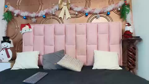 Snapshot of emmily_keller chatting on 12.05.25 Emmily keller online show from 12.05.25