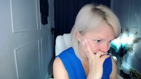 Snapshot of emmmam chatting on 05.18.26 emmmam online show from 05.18.26