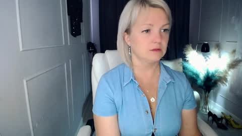 Snapshot of emmmam chatting on 05.19.26 emmmam online show from 05.19.26