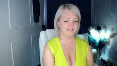 Snapshot of emmmam chatting on 05.20.26 emmmam online show from 05.20.26