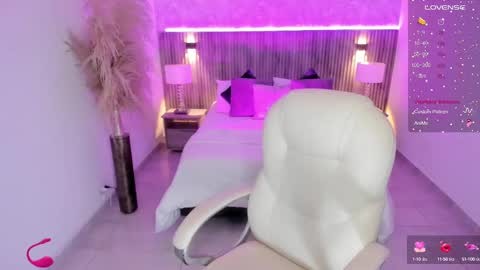 Emmy Walker online show from 09.10.25