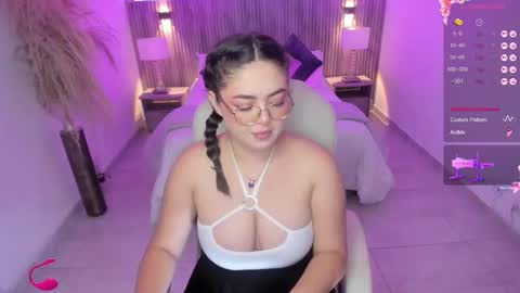 Emmy Walker online show from 09.17.25