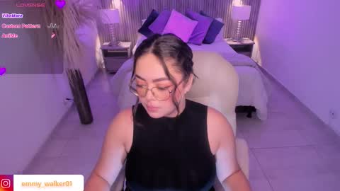 Emmy Walker online show from 11.05.25